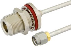 SMA 公头转 N 型穿墙式母头精密电缆组件，使用 PE-SR402FL 同轴电缆，RoHS