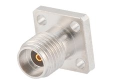 2.92mm母头现场可更换连接器，4孔法兰安装，Pin 0.009英寸，孔距0.250英寸，带金属触点环